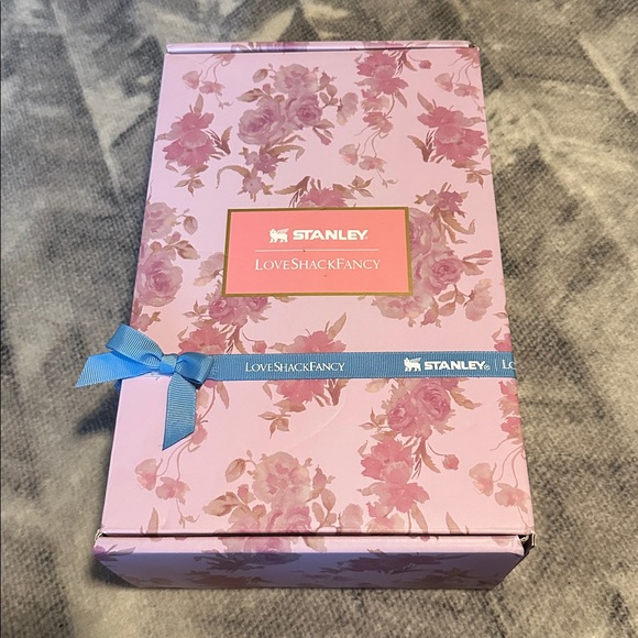 New Stanley X LoveShackFancy Floral 40oz Tumbler - Picture 8 of 9
